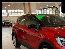 Rosso Usata 2022 Renault Captur Zen SUV | 18.400 € (Buon prezzo)