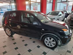 Nero Usata 2006 Ford Fusion Collection Tre volumi | 2600 € (Cara)