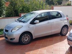 Grigio Usata 2011 Toyota Yaris Tre volumi | 5500 € (Buon prezzo)