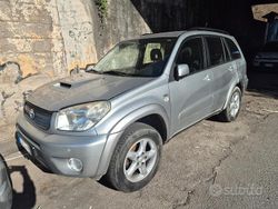 Argento Usata 2005 Toyota RAV4 Tre volumi | 2900 € (Ottimo prezzo)