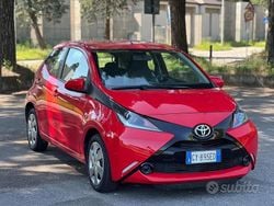 Rosso Usata 2015 Toyota Aygo Due volumi | 6500 € (Ottimo prezzo)
