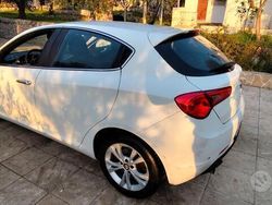 Bianco Usata 2012 Alfa Romeo Giulietta Due volumi | 4500 € (Buon prezzo)