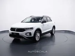 Pure white con tetto nero 0 Usata 2024 VW T-Roc Life SUV | 27.990 € (Buon prezzo)