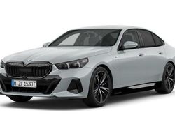 Grigio / metallizzato Nuova 2025 BMW 530e M Sport Tre volumi | 75.900 € (Ottimo prezzo)