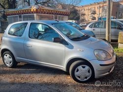 Usata 2001 Toyota Yaris Tre volumi | 1900 € (Buon prezzo)