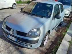 Grigio Usata 2005 Renault Clio II Due volumi | 2000 € (Molto cara)