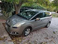 Usata 2010 Peugeot 5008 Premium Tre volumi | 2900 € (Cara)