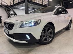Bianco Usata 2016 Volvo V40 CC Kinetic Station wagon | 12.500 € (Cara)