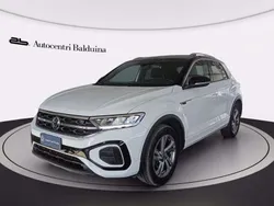 Bianco/tetto nero Usata 2023 VW T-Roc R-line SUV | 26.500 € (Buon prezzo)