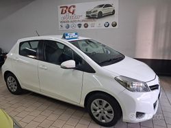 Bianco Usata 2013 Toyota Yaris Tre volumi | 4999 € (Buon prezzo)