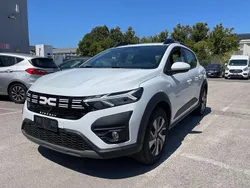 Bianco Nuova 2025 Dacia Sandero Expression Due volumi | 16.900 € (Buon prezzo)