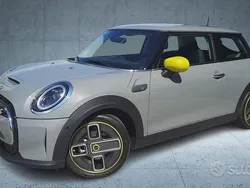 Grigio / metallizzato Usata 2022 Mini Cooper SE Classic Due volumi | 16.900 € (Buon prezzo)