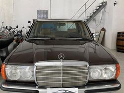 Marrone Usata 1981 Mercedes 200 Tre volumi | 9000 €