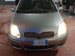 Usata 2004 Toyota Yaris Sol Tre volumi | 2500 € (Buon prezzo)
