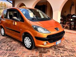 Usata 2005 Peugeot 1007 Monovolume | 2700 € (Molto cara)