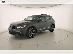 Dolphin grey metallizzato Usata 2021 VW Tiguan R-line SUV | 26.400 € (Molto cara)