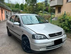 Usata 2002 Opel Astra Tre volumi | 900 €