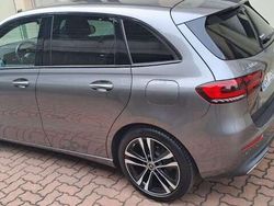Grigio Usata 2020 Mercedes B200 Monovolume | 19.900 € (Buon prezzo)