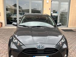 Grigio Usata 2020 Toyota Yaris Hybrid Active Tre volumi | 16.900 € (Ottimo prezzo)