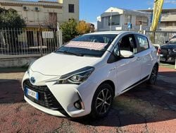 Bianco Usata 2018 Toyota Yaris Hybrid Tre volumi | 12.400 € (Buon prezzo)