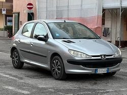 Grigio Usata 2006 Peugeot 206 Roland Garros Tre volumi | 2800 € (Buon prezzo)