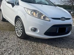 Bianco Usata 2011 Ford Fiesta Due volumi | 3990 € (Buon prezzo)