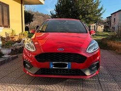 Rosso Usata 2019 Ford Fiesta ST-Line Tre volumi | 13.500 € (Buon prezzo)