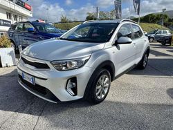 Argento Usata 2022 Kia Stonic Urban SUV | 13.900 € (Buon prezzo)
