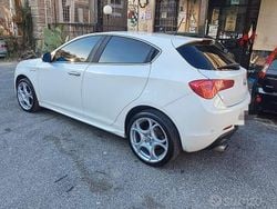 Bianco Usata 2012 Alfa Romeo Giulietta Tre volumi | 7200 € (Buon prezzo)