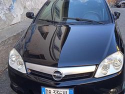 Nero Usata 2006 Opel Tigra Cabrio | 2000 € (Cara)