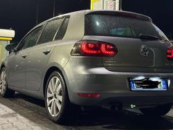 Grigio Usata 2011 VW Golf VI Highline Tre volumi | 6000 € (Buon prezzo)