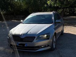 Grigio Usata 2022 Skoda Superb Station wagon | 16.000 € (Buon prezzo)