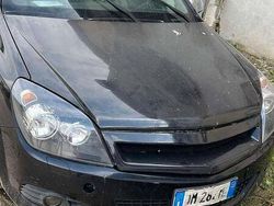 Usata 2008 Opel Astra Coupé | 1400 € (Buon prezzo)