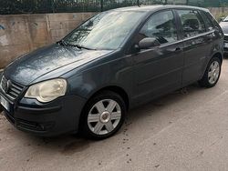 Grigio Usata 2009 VW Polo United Tre volumi | 3000 € (Buon prezzo)