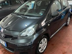 Grigio Usata 2010 Toyota Aygo Due volumi | 5500 € (Molto cara)