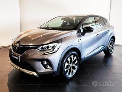 Grigio Usata 2024 Renault Captur Techno SUV | 19.900 € (Cara)