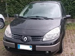 Usata 2006 Renault Scénic II Monovolume | 2400 € (Buon prezzo)