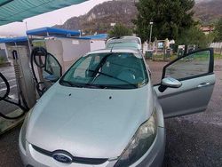 Grigio Usata 2009 Ford Fiesta Titanium Tre volumi | 2650 € (Buon prezzo)