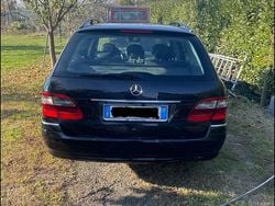 Nero Usata 2004 Mercedes E220 Avantgarde Station wagon | 1500 € (Buon prezzo)
