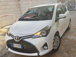 Usata 2015 Toyota Yaris Active Tre volumi | 9000 € (Buon prezzo)