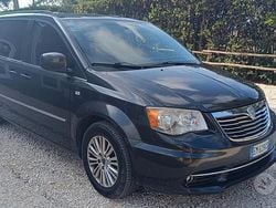 Nero Usata 2012 Lancia Voyager Gold Monovolume | 6800 €