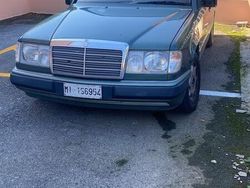 Verde Usata 1990 Mercedes E250 Station wagon | 4000 €