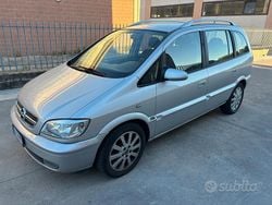 Grigio Usata 2004 Opel Zafira Monovolume | 2900 € (Molto cara)