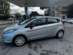 Grigio Usata 2012 Ford Fiesta Tre volumi | 3500 € (Buon prezzo)