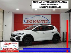 Bianco ghiaccio Usata 2024 Dacia Sandero Essentiel Due volumi | 15.500 € (Buon prezzo)