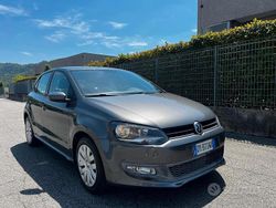 Grigio Usata 2010 VW Polo Highline Tre volumi | 4599 € (Buon prezzo)