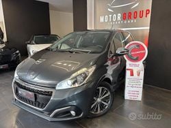 Grigio Usata 2016 Peugeot 208 Allure Due volumi | 8490 € (Buon prezzo)