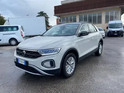 Beige Usata 2023 VW T-Roc Life SUV | 22.900 € (Buon prezzo)