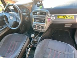 Grigio Usata 2009 Fiat Grande Punto Due volumi | 3000 € (Buon prezzo)