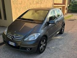Grigio Usata 2009 Mercedes A180 Avantgarde Tre volumi | 4000 € (Buon prezzo)